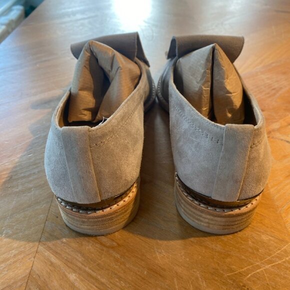 Stuart Weitzman Suede Metal Tassel Loafer in Fossil Taupe Size 7M - Picture 4 of 5